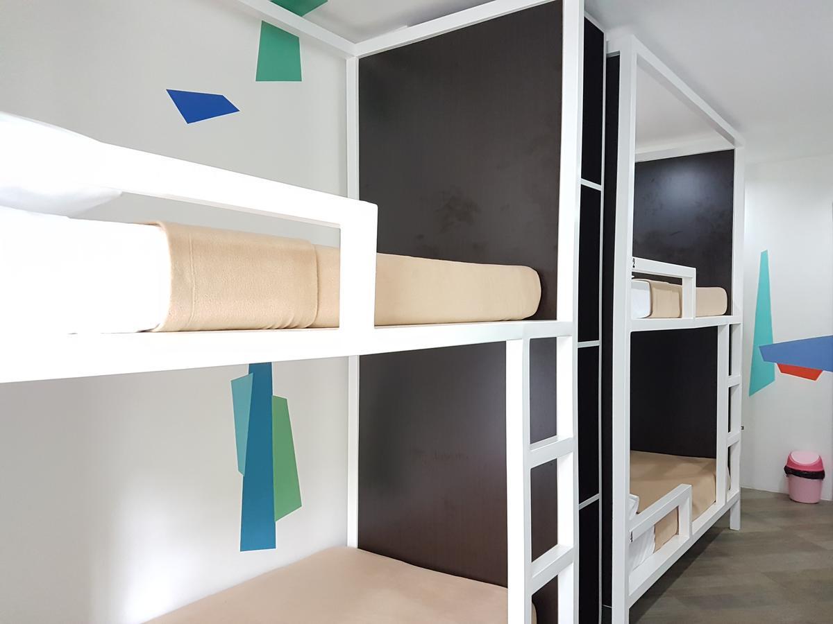 1521 Hostel Мактан Екстер'єр фото