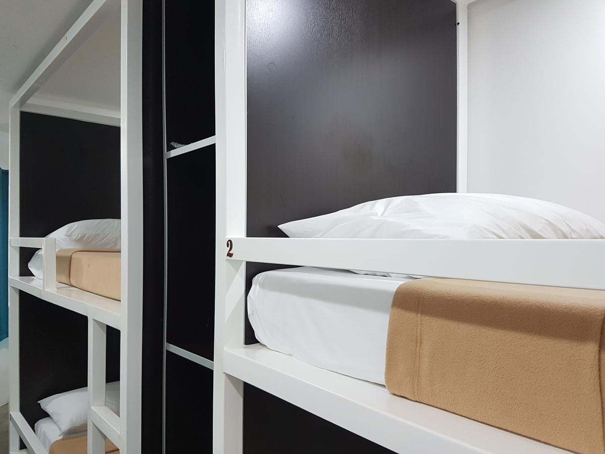 1521 Hostel Мактан Екстер'єр фото